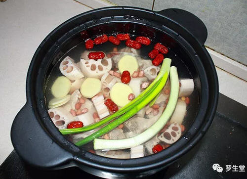 花生莲藕红枣猪骨汤5