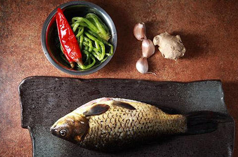 雪菜烧鲫鱼的做法-雪菜鲫鱼怎么烧好吃图解1