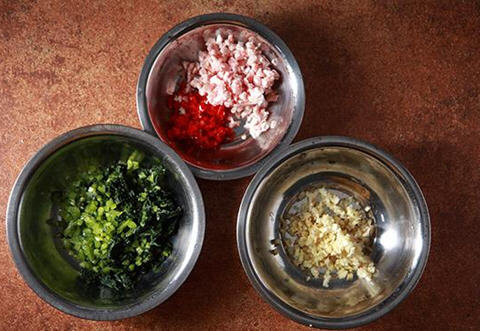 雪菜烧鲫鱼的做法-雪菜鲫鱼怎么烧好吃图解2