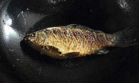 雪菜烧鲫鱼的做法-雪菜鲫鱼怎么烧好吃图解3