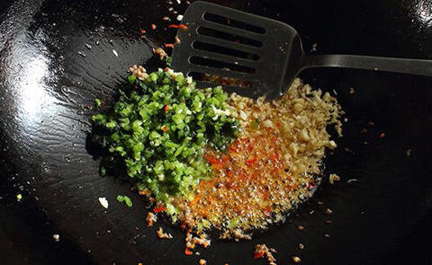 雪菜烧鲫鱼的做法-雪菜鲫鱼怎么烧好吃图解6