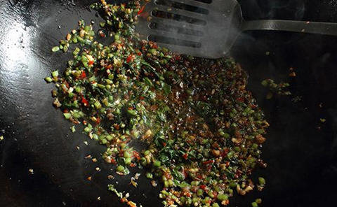 雪菜烧鲫鱼的做法-雪菜鲫鱼怎么烧好吃图解7