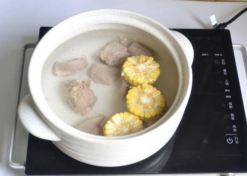 白萝卜玉米排骨汤4