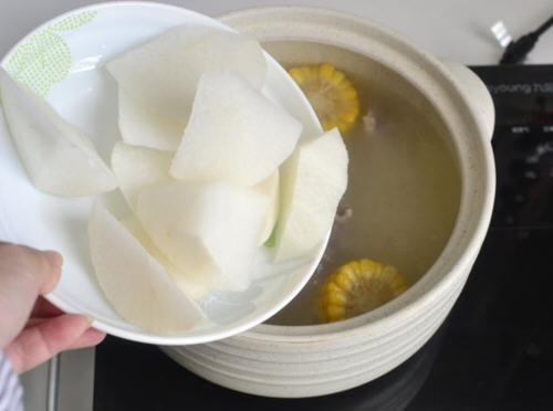 白萝卜玉米排骨汤5