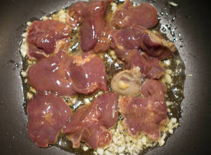 韭菜爆炒鸡肝的做法-好吃的韭菜爆炒鸡肝怎么炒图解5