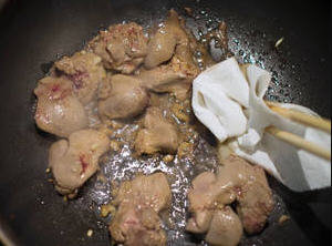 韭菜爆炒鸡肝的做法-好吃的韭菜爆炒鸡肝怎么炒图解6