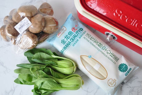 香菇汤面条怎么做好吃-香菇汤面条的做法简单又易学图解1