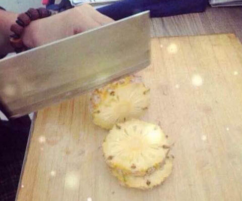 泰国小菠萝怎么吃好？泰国小菠萝吃时要先泡盐水吗？2