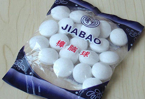 樟脑丸闻多了会怎样？室内放了好多樟脑丸闻久了对身体有害吗？1