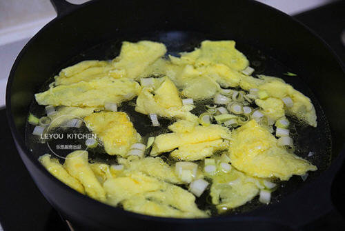 小白菜豆腐鸡蛋汤的做法图解-小白菜豆腐鸡蛋汤怎么做好喝4