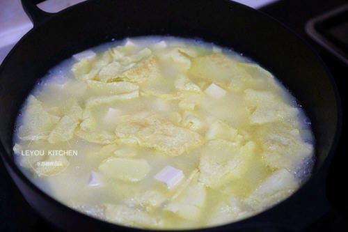 小白菜豆腐鸡蛋汤的做法图解-小白菜豆腐鸡蛋汤怎么做好喝6