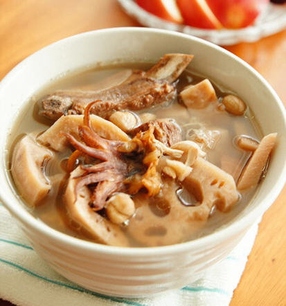 广东鱿鱼干煲汤的做法-推荐两款最简单家常鱿鱼干煮汤方法1