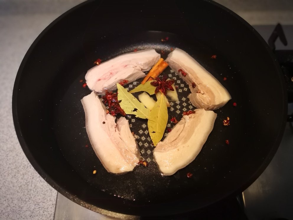 广式脆皮烤乳猪2