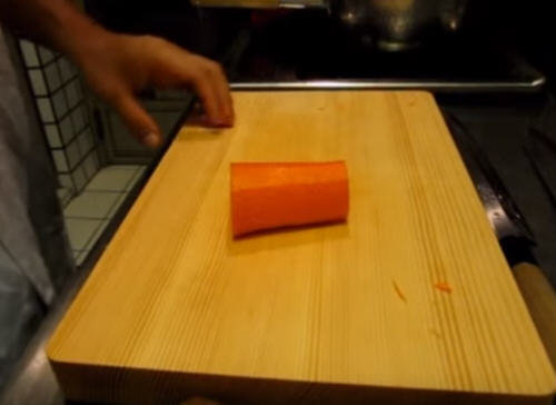 胡萝卜怎么切丝？图解胡萝卜丝的切法3