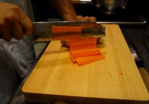 胡萝卜怎么切丝？图解胡萝卜丝的切法4