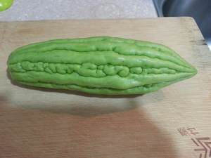 广东苦瓜炒牛肉的做法-广东苦瓜炒牛肉怎么做好吃图解1