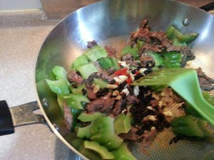 广东苦瓜炒牛肉的做法-广东苦瓜炒牛肉怎么做好吃图解9