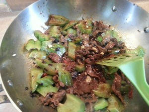 广东苦瓜炒牛肉的做法-广东苦瓜炒牛肉怎么做好吃图解10