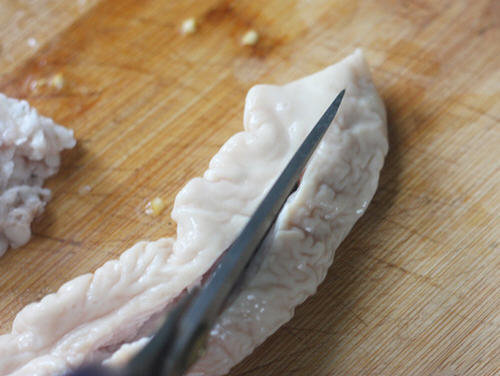 香而不腻、开胃诱人-湖南酸辣肥肠的做法2