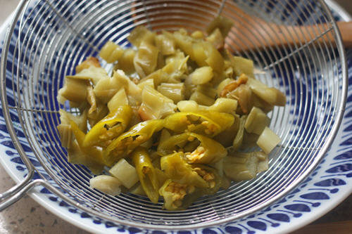 香而不腻、开胃诱人-湖南酸辣肥肠的做法7