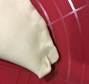 韭菜盒子的花边怎么捏？图解韭菜盒子花边包法2