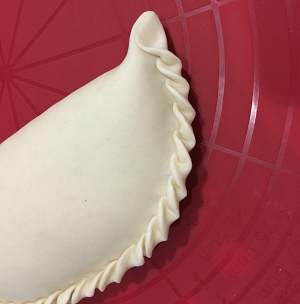 韭菜盒子的花边怎么捏？图解韭菜盒子花边包法4