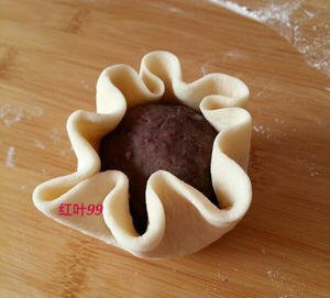 韭菜盒子的花边怎么捏？图解韭菜盒子花边包法7