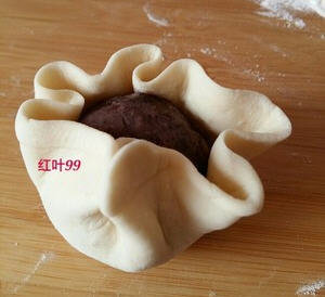 韭菜盒子的花边怎么捏？图解韭菜盒子花边包法8