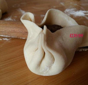 韭菜盒子的花边怎么捏？图解韭菜盒子花边包法9