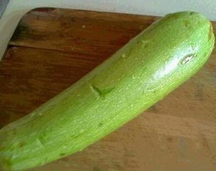 西葫芦怎么切片？图解西葫芦切片的方法1