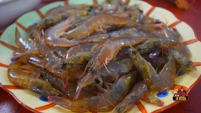 明虾别只会白灼了，教你新吃法【蒜蓉粉丝蒸大虾】，不水煮不油炸，鲜香美味超好吃！4