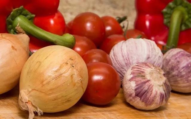 人过50岁，这4种肉一定要少吃！容易致三高11