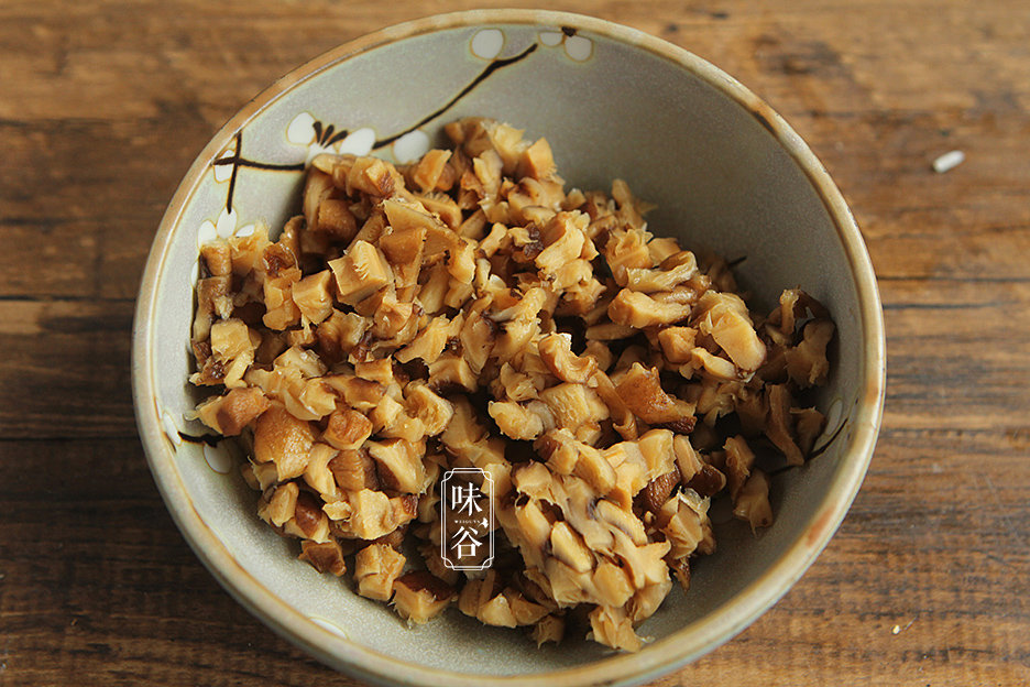 除夕将至，这样做芋头绵香软糯，一上桌就光盘，团团圆圆寓意好 5