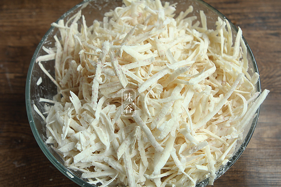 除夕将至，这样做芋头绵香软糯，一上桌就光盘，团团圆圆寓意好 6