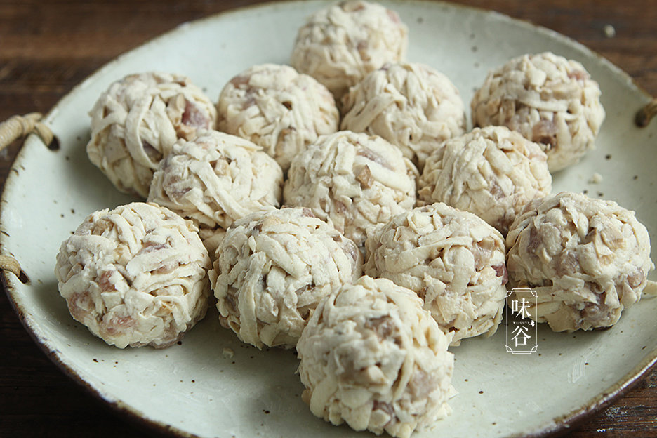 除夕将至，这样做芋头绵香软糯，一上桌就光盘，团团圆圆寓意好 8