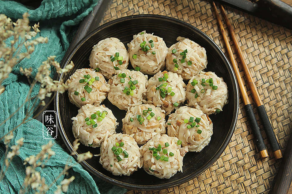 除夕将至，这样做芋头绵香软糯，一上桌就光盘，团团圆圆寓意好 9