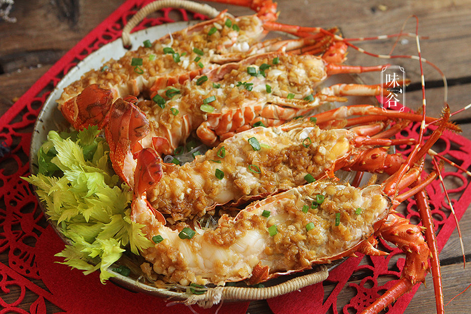 春节家宴，美味又有颜值，我家最贵的一道宴客菜【蒜蓉龙虾蒸粉丝】1
