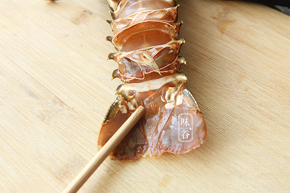 春节家宴，美味又有颜值，我家最贵的一道宴客菜【蒜蓉龙虾蒸粉丝】4