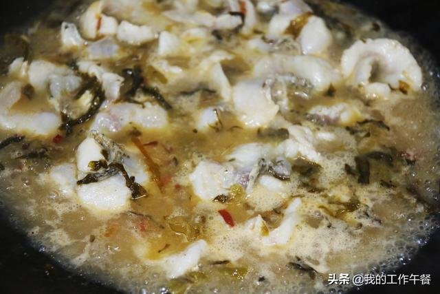 春节油腻吃多，换个【口味鱼片】滑嫩无腥味，酸菜爽口又下饭 7