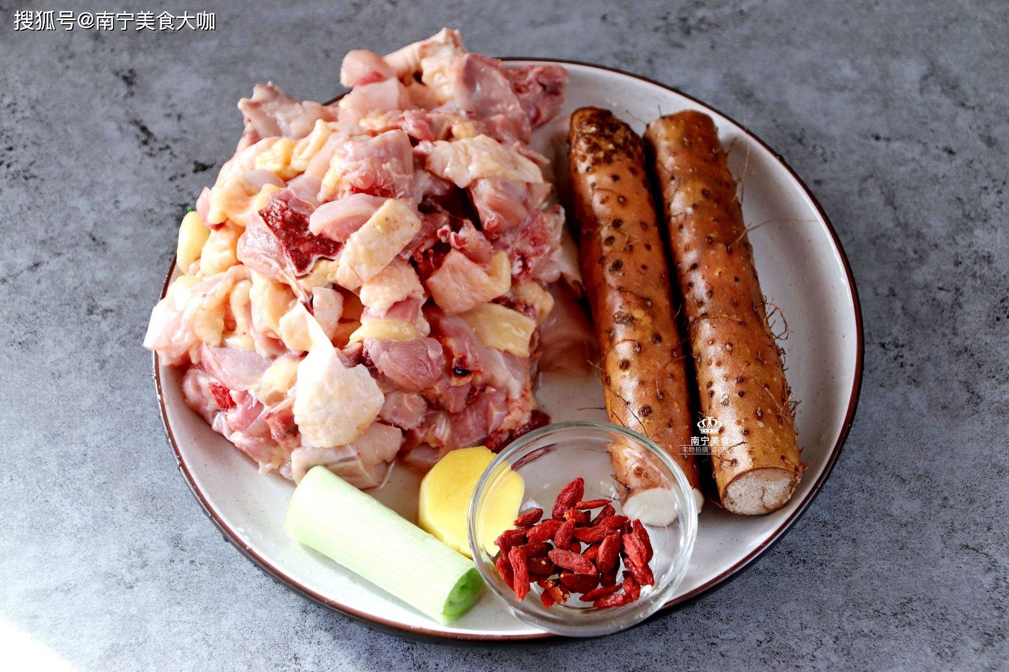 煲鸡汤时和它搭配，鸡汤鲜美没腥味，健脾养胃助消化，滋补赛人参 4