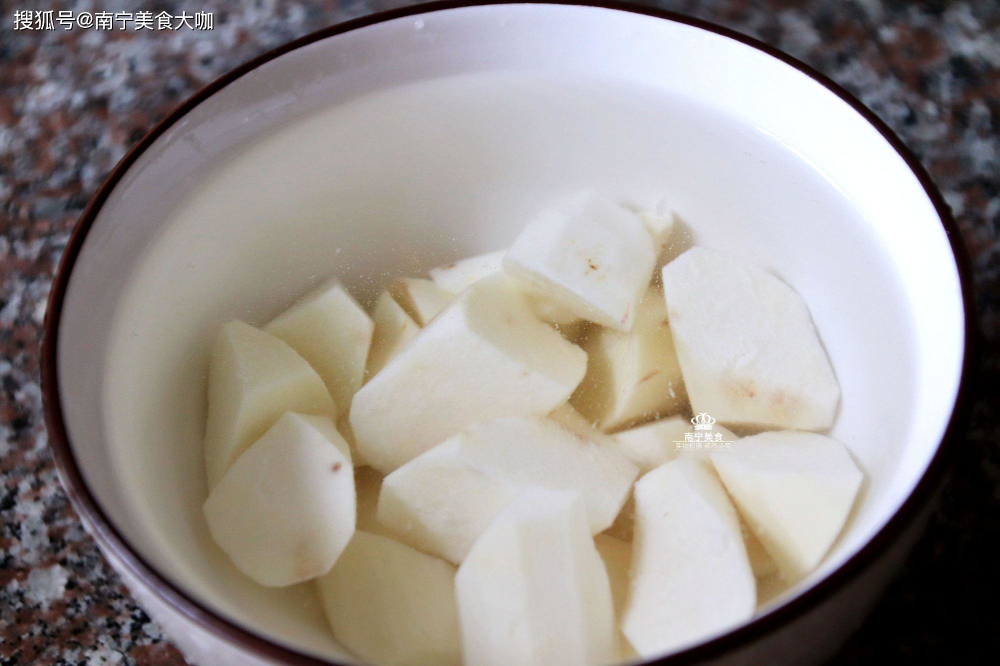 煲鸡汤时和它搭配，鸡汤鲜美没腥味，健脾养胃助消化，滋补赛人参 7