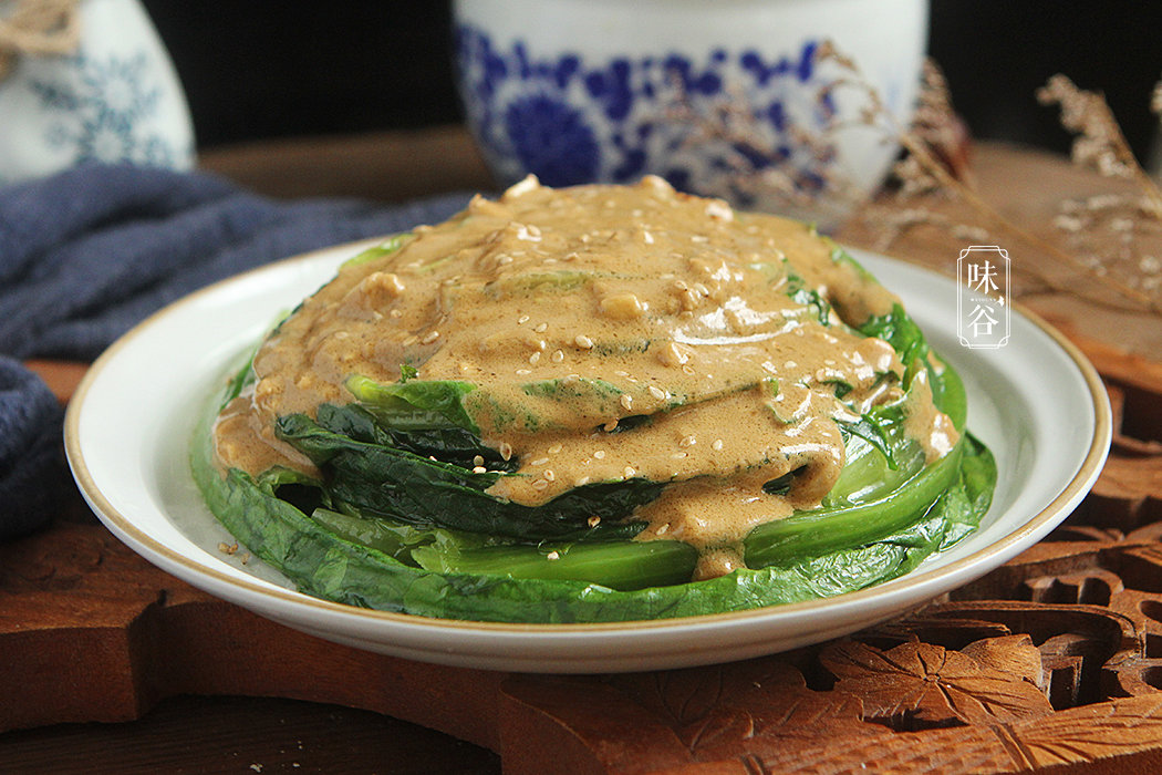 解决失眠，推荐这菜，夜里睡更香，一觉到天亮 ！1