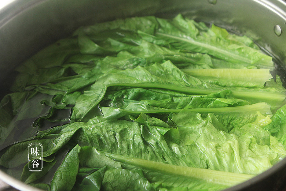 解决失眠，推荐这菜，夜里睡更香，一觉到天亮 ！4