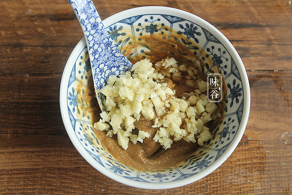 解决失眠，推荐这菜，夜里睡更香，一觉到天亮 ！6