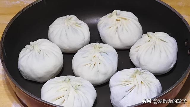 正宗的水煎包-怎么做水煎包又软又脆6