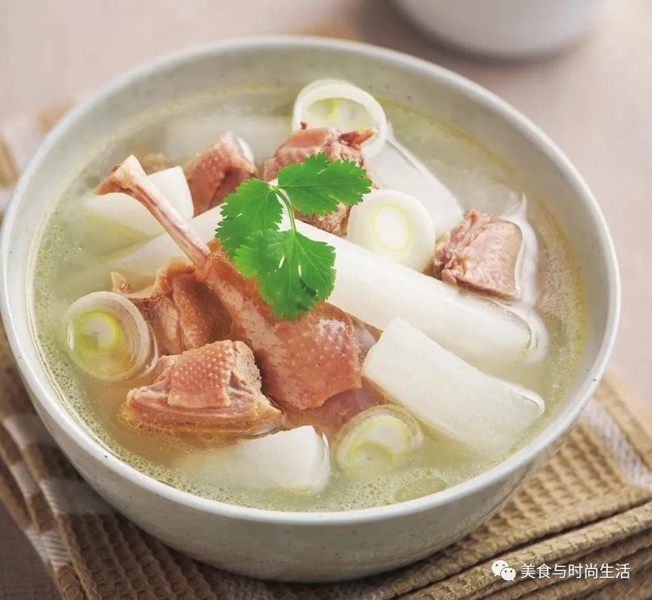 春天湿气重，隔三差五喝一次【酸萝卜老鸭汤】，清热祛湿，开胃健脾 1