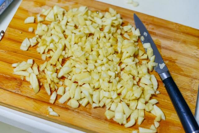 三根山药1个苹果1碗糯米粉，这样做成【山药苹果饼】，小朋友都爱哦！5