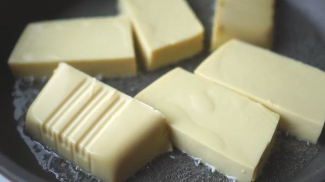 豆腐的经典吃法【酱汁葱烧豆腐】，香气袭人外酥里嫩3