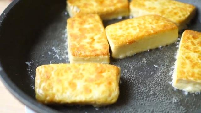 豆腐的经典吃法【酱汁葱烧豆腐】，香气袭人外酥里嫩4