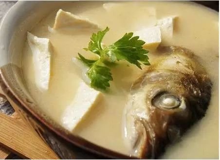 鱼汤去腥别只用生姜，推荐这6个去腥小窍门！2